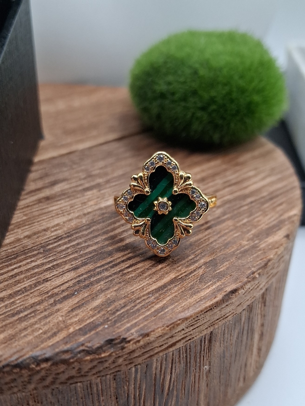 Green Clover Statement Ring Size 6 R835